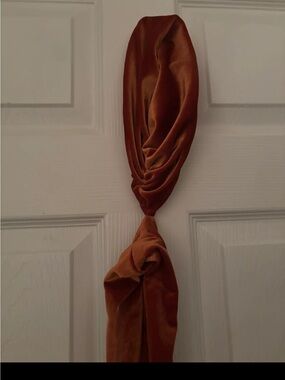 NWOT Velvet Head Wrap